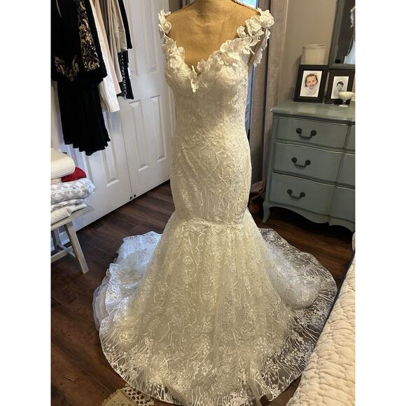 New with Tags Wedding Dress Size 4 - Picture 3 of 14